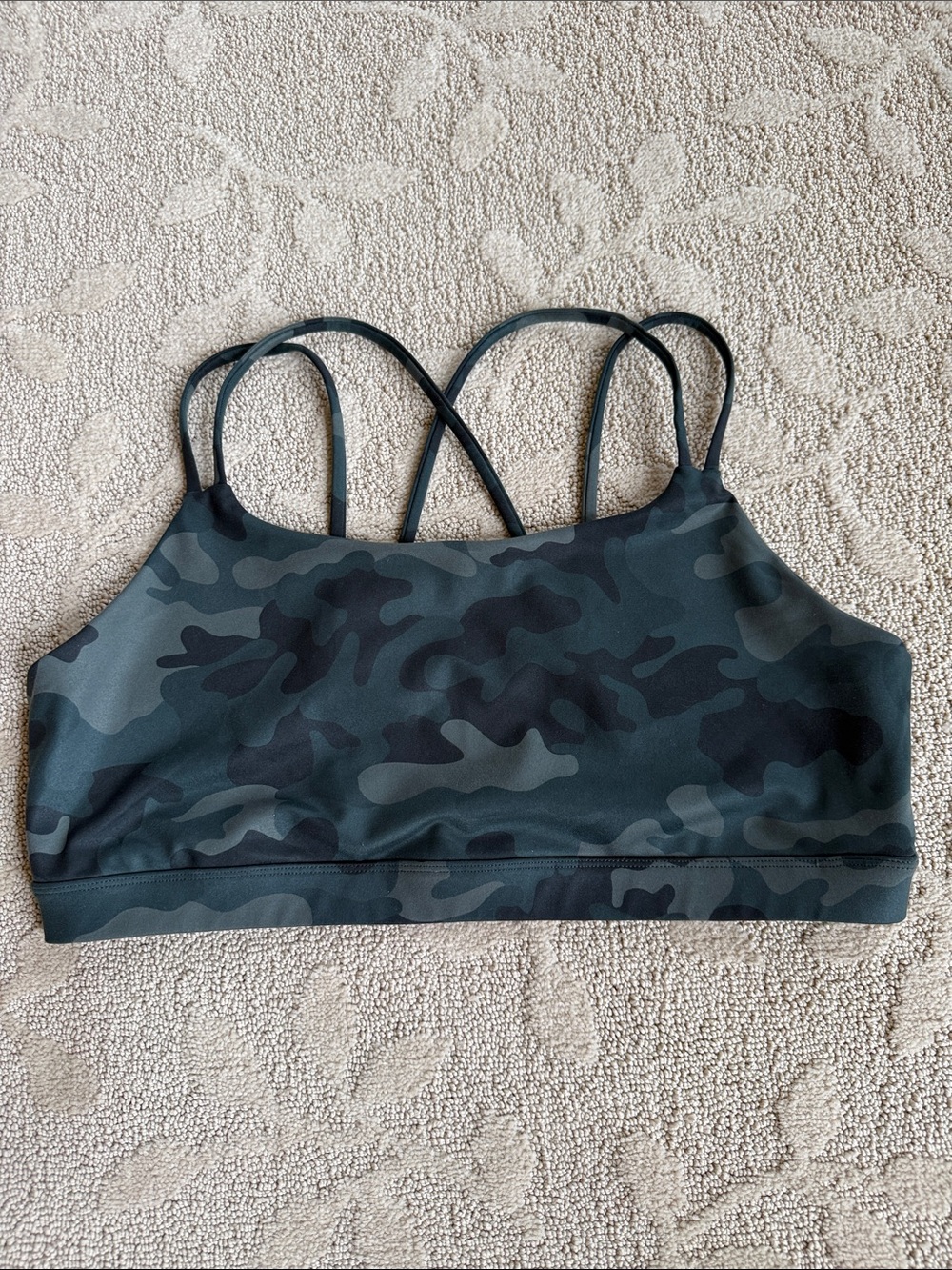 GAP Women's Camo Strappy Sports Bra - Green/Black